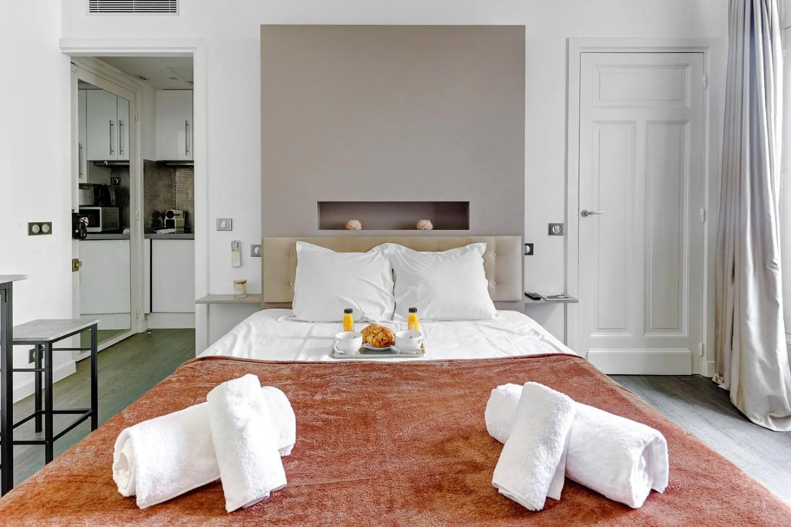376 Suite Crillon - Superbe Appartement A Paris contacts
